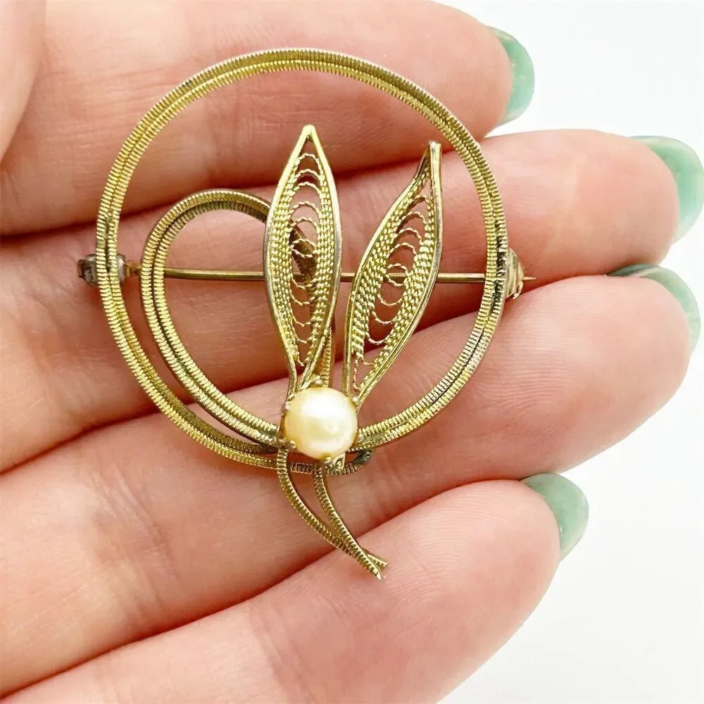 Vintage Gold Tone Filigree Leaves Small Brooch with Genuine Pearl Classic Dainty